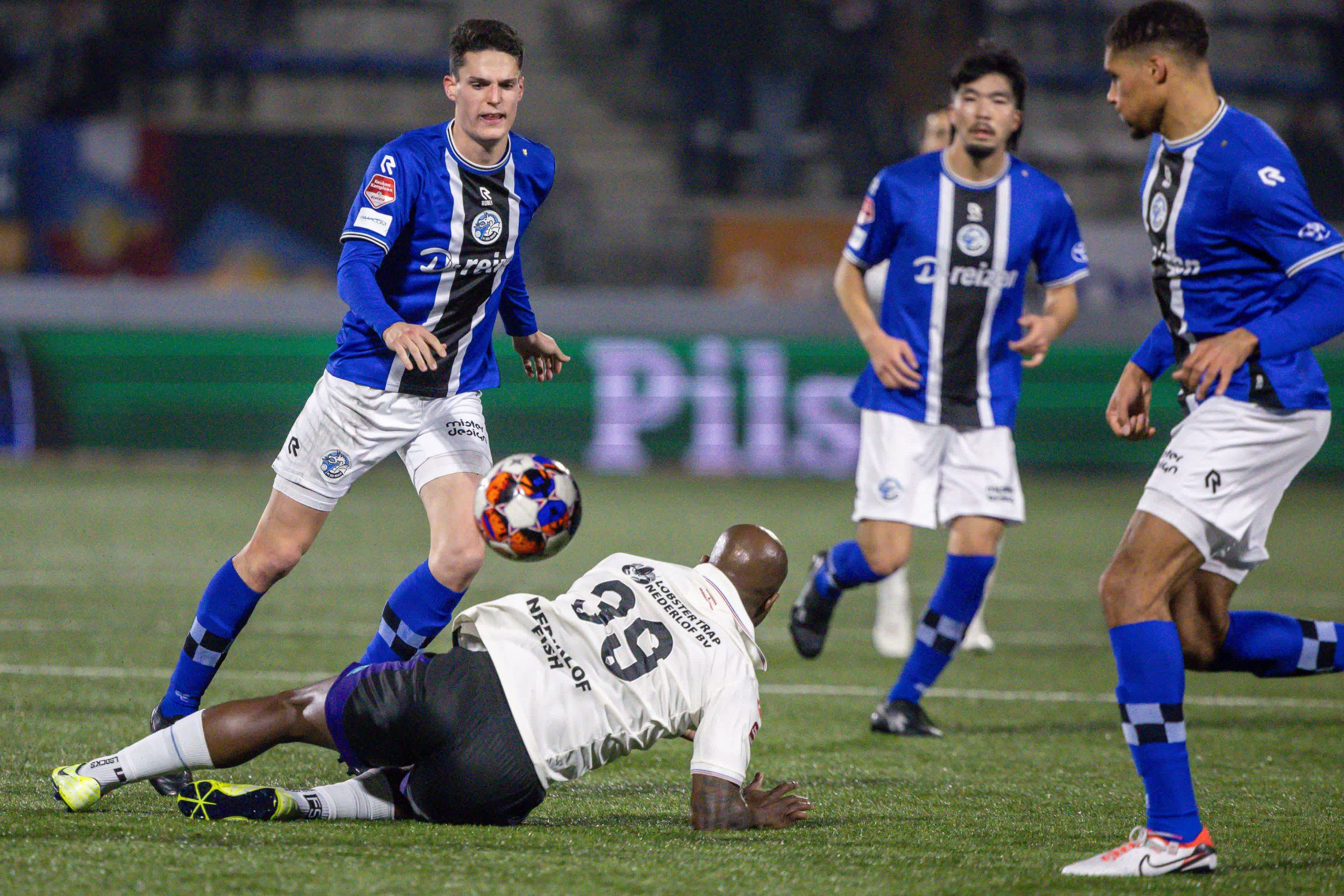 Kleurloos Den Bosch gaat af tegen Telstar FC Den Bosch Kleurloos Den Bosch gaat af tegen Telstar FC Den Bosch