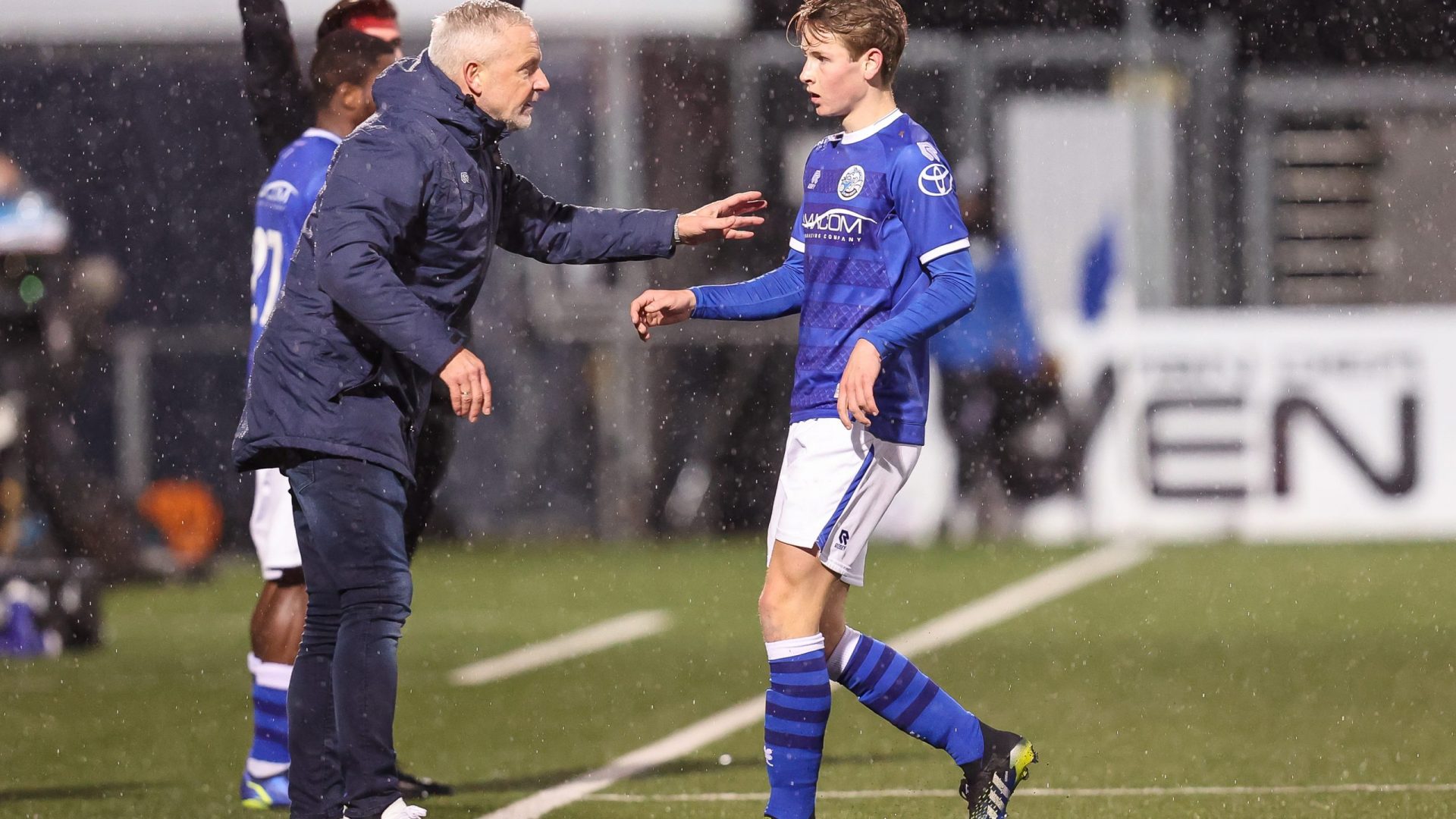 S-HERTOGENBOSCH,08-01-2022,Stadium De Vliert,Dutch Football Keuken Kampioen Divisie season 2021 / 2022,FC Den Bosch coach Jack de Gier(L) and FC Den Bosch player Nick de Groot during the match Den Bosch - Emmen
