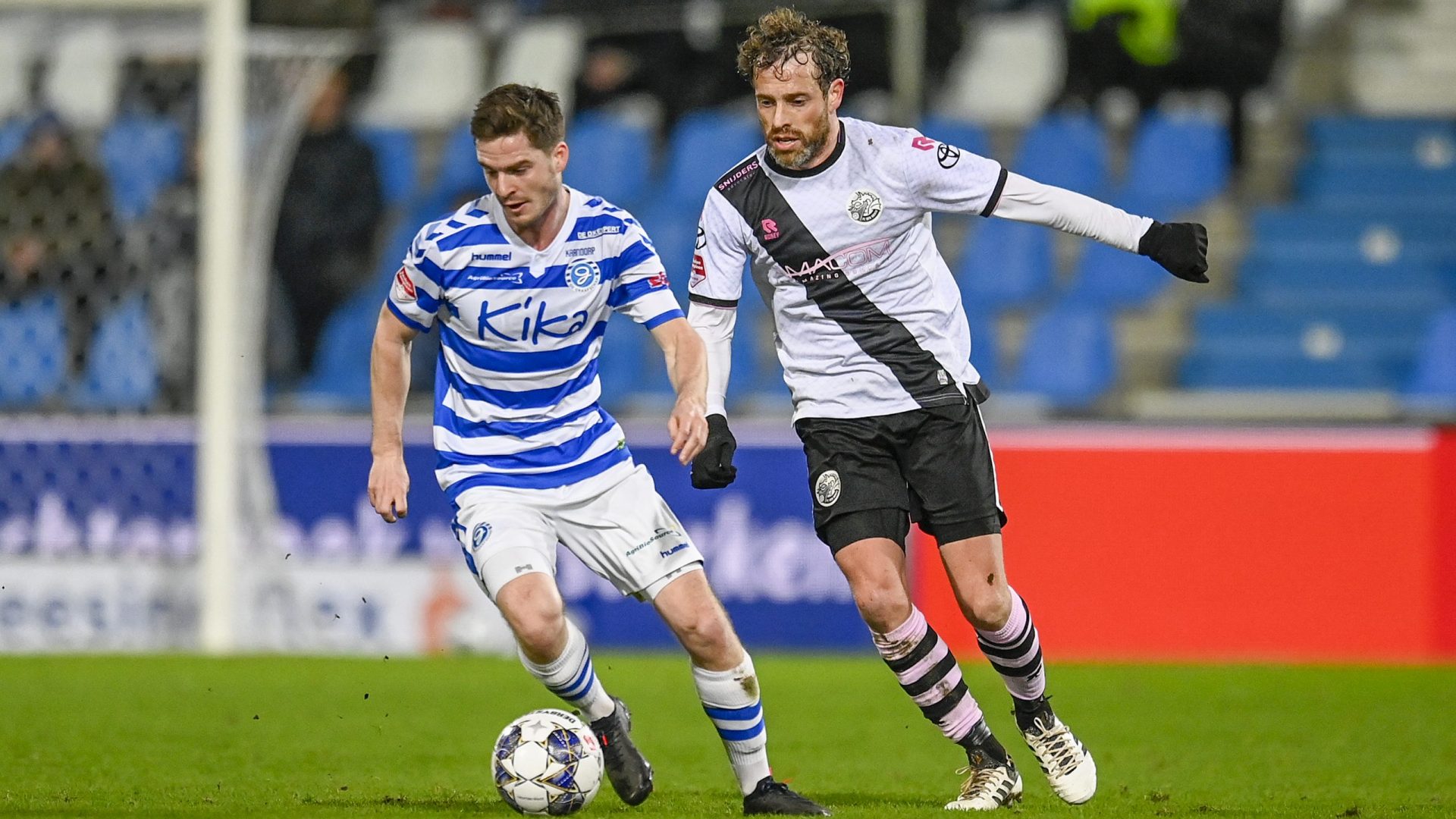 DOETINCHEM, 25-02-2022, De Vijverberg, Dutch Keuken Kampioen Divisie Football, season 2021 / 2022, De Graafschap - Den Bosch, during the match, De Graafschap player Mees Kaandorp, FC Den Bosch player Barry Maguire