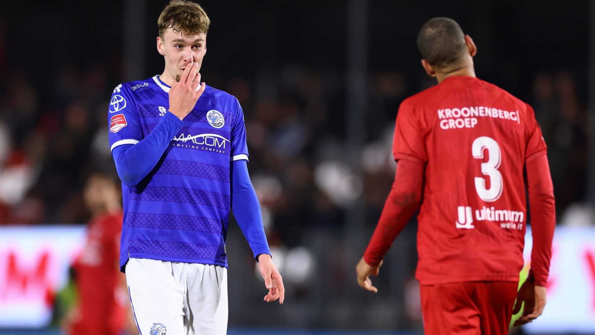 ALMERE, 18-03-2022 , Yanmar stadium , season 2021 / 2022 , Dutch Football Keuken Kampioen Divisie. (L-R) FC Den Bosch player Nikolaj Moller, Almere City FC player Ramon Leeuwin during the match Almere City - Den Bosch