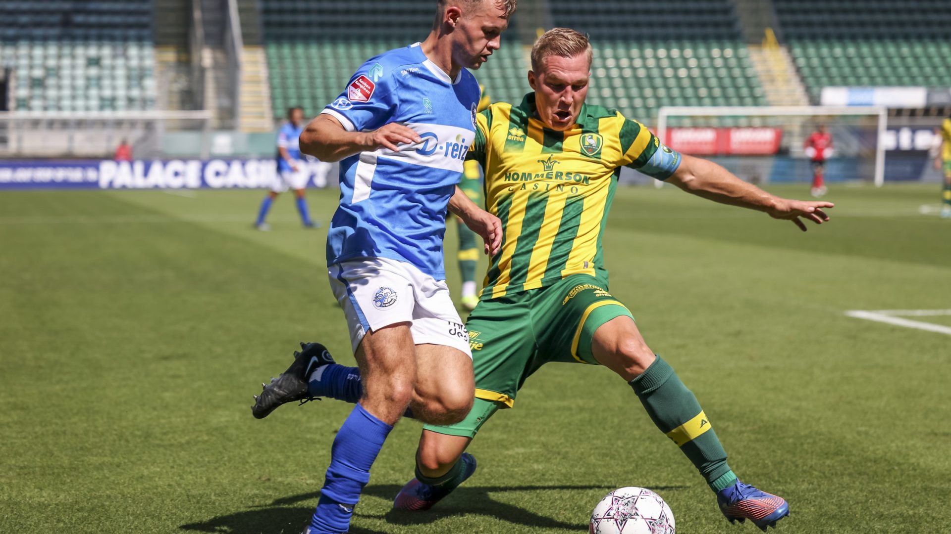 DEN HAAG, 14-08-2022 ,Bingoal stadium Keuken Kampioen Divisie, Dutch football, season 2022/2023, FC Den Bosch player Rik Mulders, ADO Den Haag player Boy Kemper during the match  ADO - Den Bosch