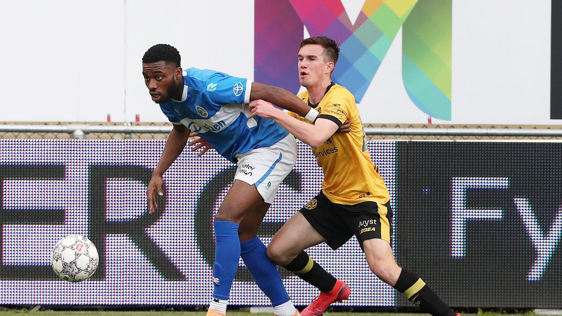 KERKRADE, Netherlands, 21-04-2023, football, Dutch Keuken Kampioen Divisie, Roda JC - Den Bosch, Parkstad Limburg Stadium, season 2022/2023, FC Den Bosch player Teun van Grunsven and Roda JC Kerkrade player Boyd Reith, during the game