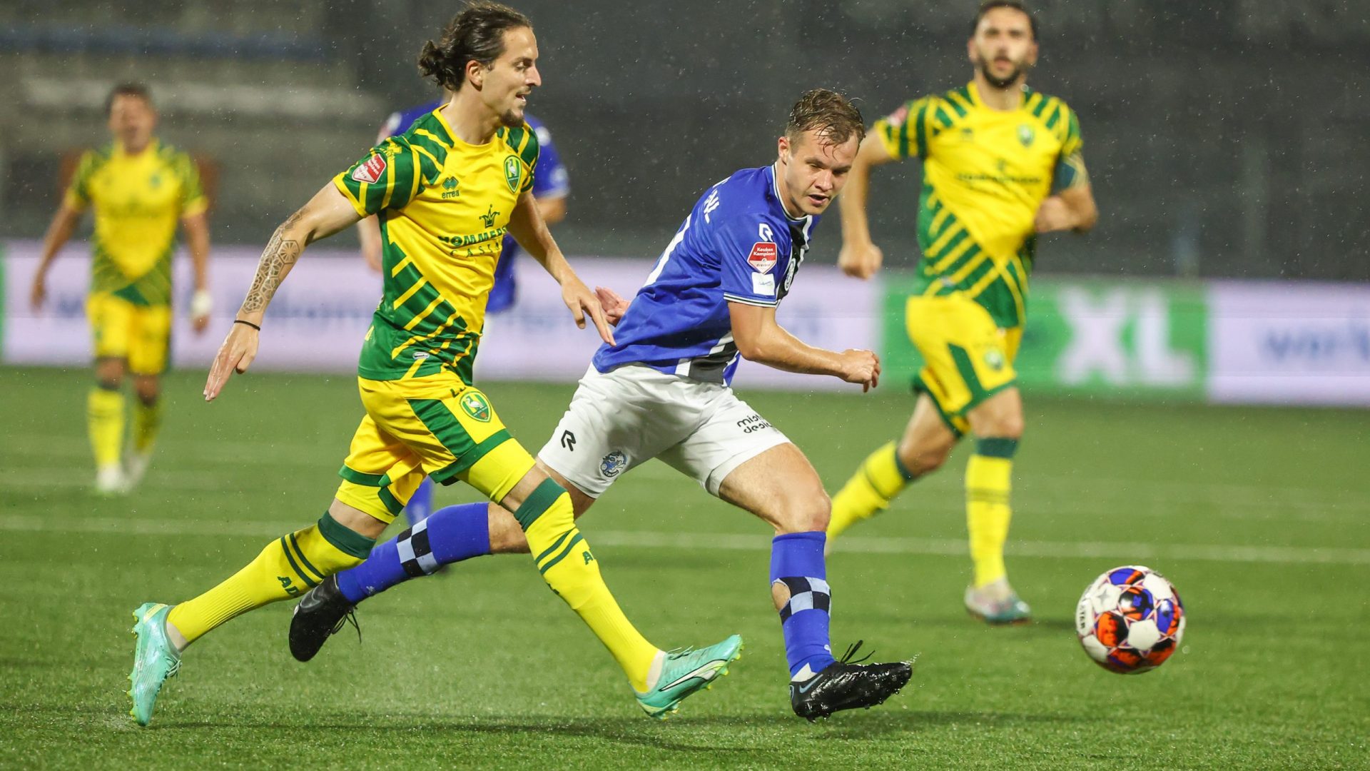 DEN BOSCH,25-08-2023,Stadium De Vliert,Dutch Football Keuken Kampioen Divisie, season 2023/2024, match between FC Den Bosch - ADO Den Haag,FC Den Bosch player Rik Mulders(M) in duel