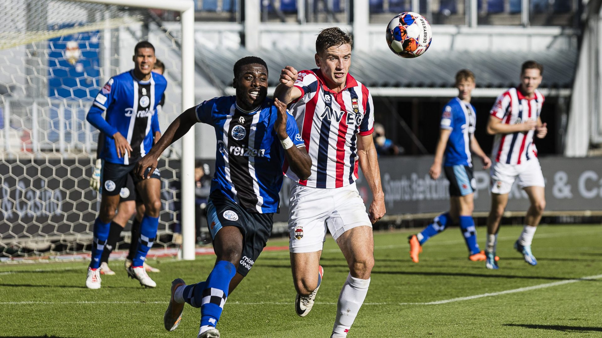 TILBURG - 15-10-2023. Koning Willem II stadium. Keuken Kampioen Divisie, KKD. Willem II - FC Den Bosch. Den Bosch player Dennis Gyamfi, Willem II player Runar Thor Sigurgeirsson