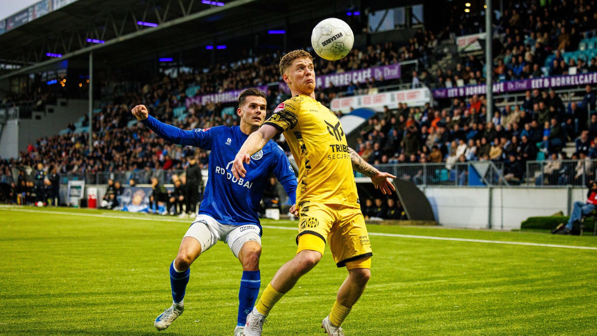 DEN BOSCH, Netherlands, 02-11-2024, Stadium de Vliert, KeukenKampioen Divisie, season 2024 / 2025, during the match Den Bosch - Roda JC
FC Den Bosch player Byron Burgering with Roda JC player Joey Muller
