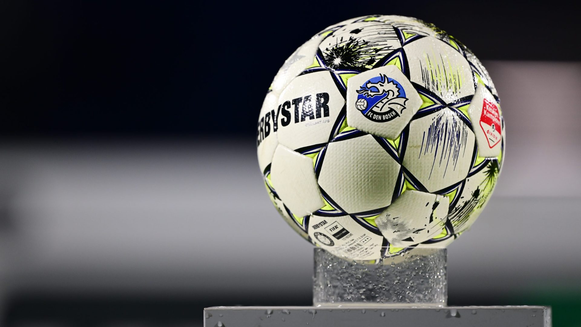 DEN BOSCH , 21-10-2025 , de Vliert stadium , season 2025 / 2026 , Dutch Keuken Kampioen Divisie football , match between FC den Bosch - Helmond Sport , picture shows Match ball.