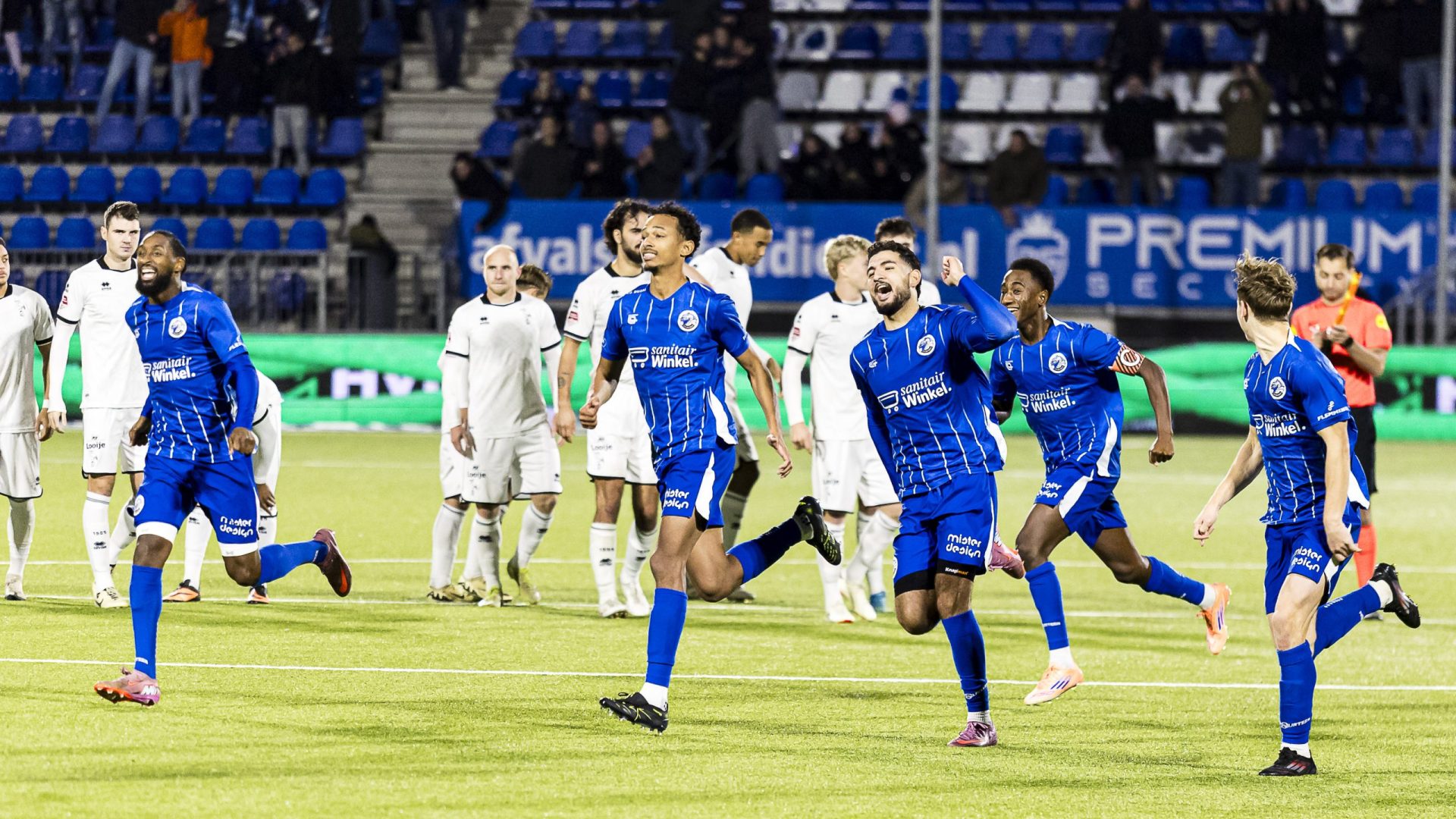 Netherlands: Den Bosch – ADO (cup) DEN BOSCH , 28-10-2025 , stadium De Vliert , season 2025 / 2026 , Eurojackpot KNVB Beker , football , match between FC Den Bosch and ADO Den Haag (cup) , picture shows Den Biosch wins with penaltys