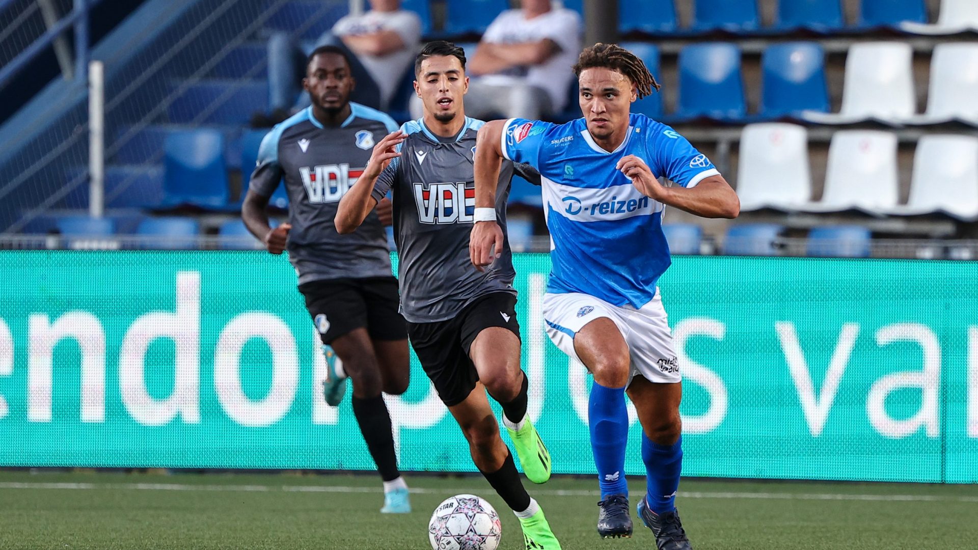 S-HERTOGENBOSCH,05-08-2022,Stadium De Vliert,Dutch Football Keuken Kampioen Divisie season 2022 / 2023,FC Den Bosch player Victor van den Bogert(R) during the match Den Bosch - Eindhoven