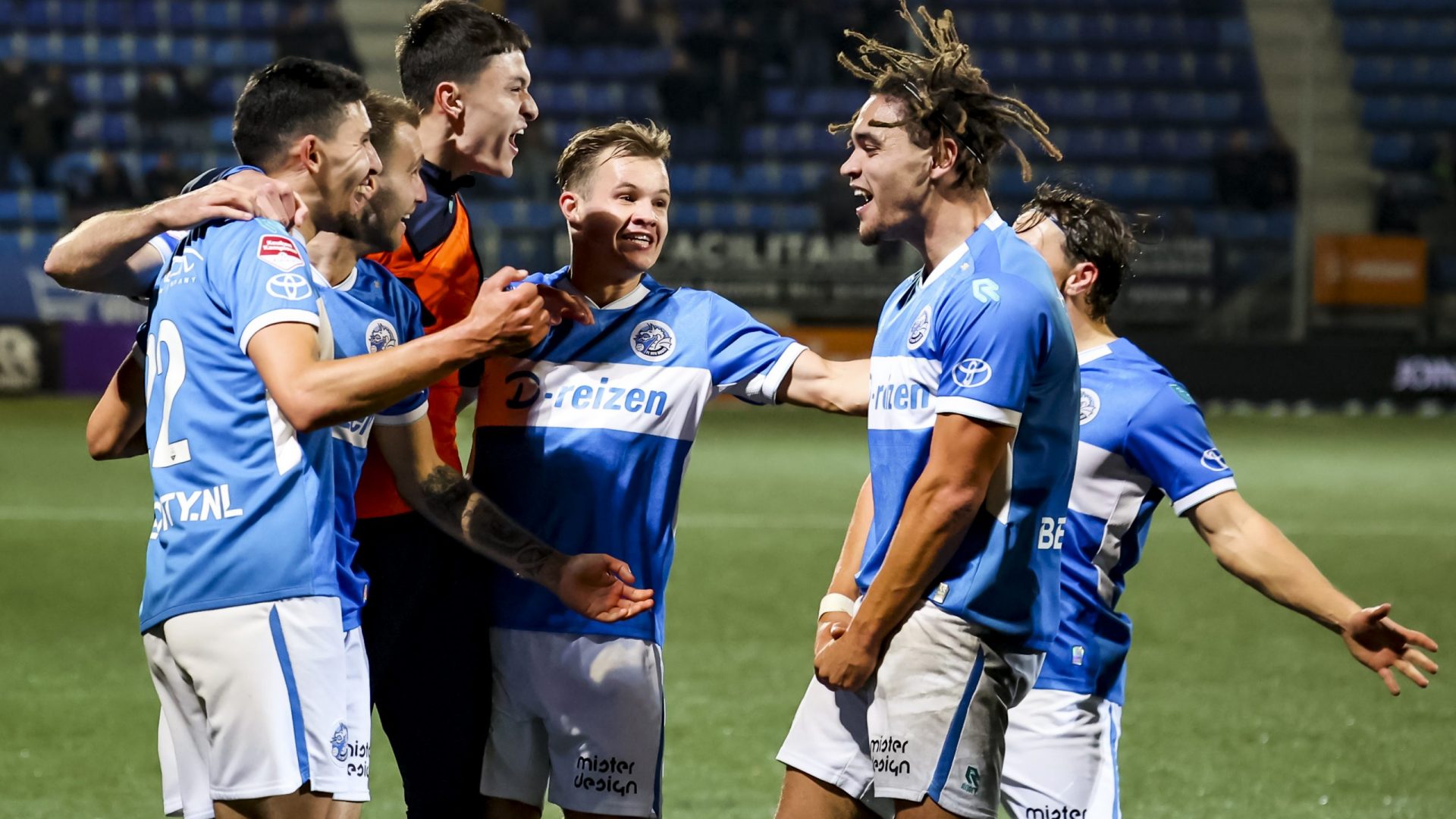 DEN BOSCH, 04-11-2022 ,De Vliert Stadium Keuken Kampioen Divisie, Dutch football, season 2022/2023, FC Den Bosch player Victor van den Bogert scores and celebrates 2-1 during the match  Den Bosch - De Graafschap