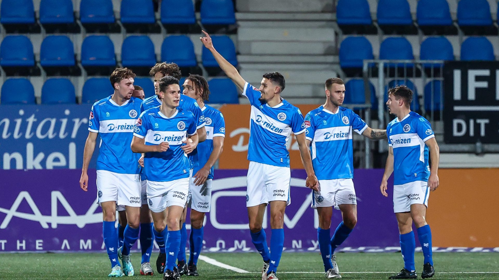 S-HERTOGENBOSCH,28-10-2022,Stadium De Vliert,Dutch Football Keuken Kampioen Divisie season 2022 / 2023,FC Den Bosch player Faris Hammouti(M) celebrating the goal during the match Den Bosch - NAC