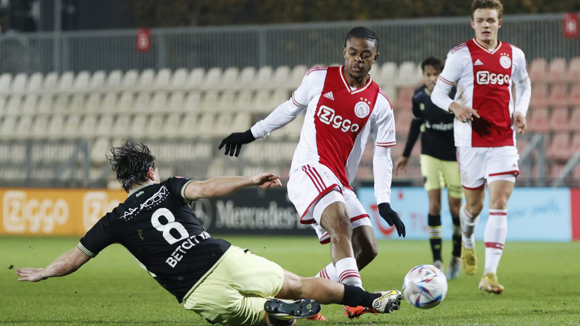 AMSTERDAM , 14-11-2022 , Sportpark de Toekomst , Dutch football , Keuken Kampioen Divisie , season 2022 / 2023 , Jong Ajax vs FC Den Bosch, FC Den Bosch player Steven van der Heijden, Jong Ajax player Sontje Hansen