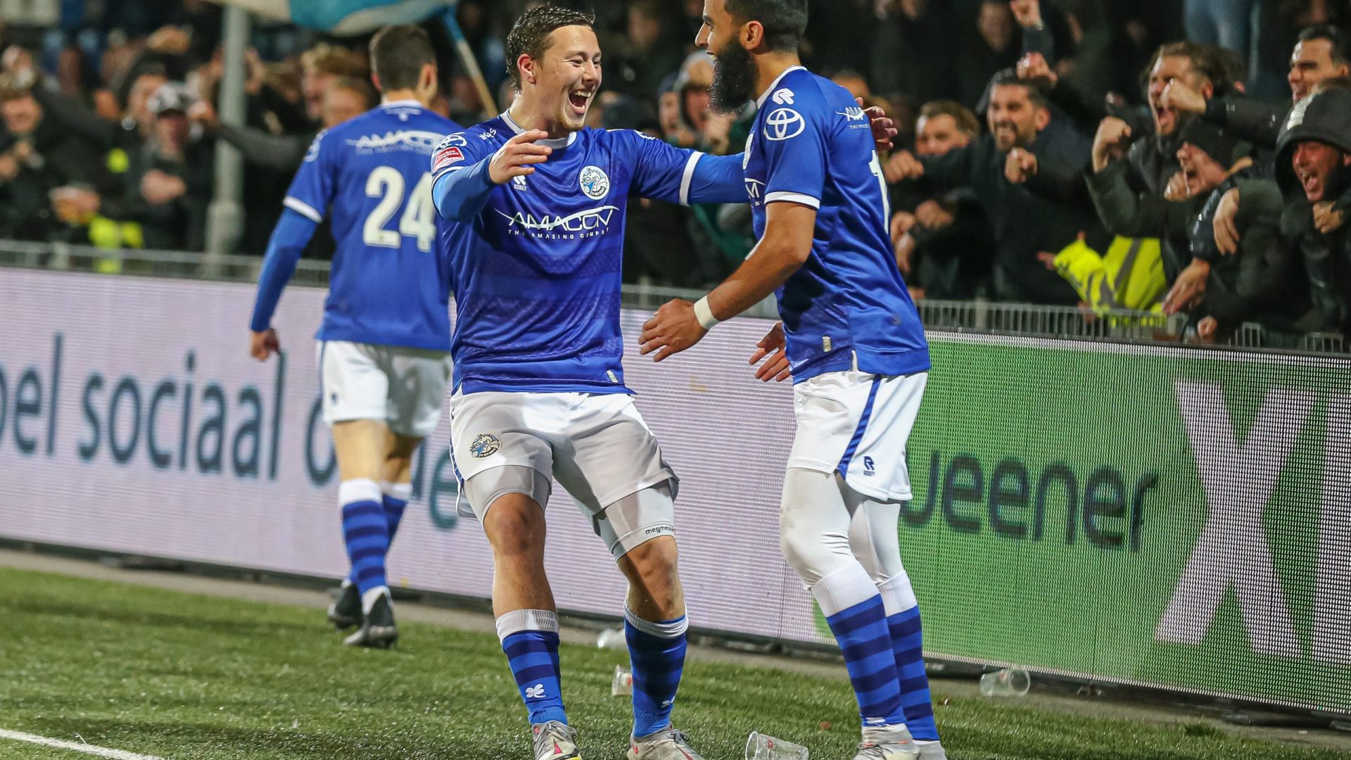 s-Hertogenbosch, 05-11-2021, Stadium De Vliert, Dutch Football Keuken Kampioen Divisie season 2021 / 2022, FC Den Bosch player Steven van der Heijdenl(L) and FC Den Bosch player Soufyan Ahannach(R) celebrating the goal scored during the match Den Bosch - De Graafschap