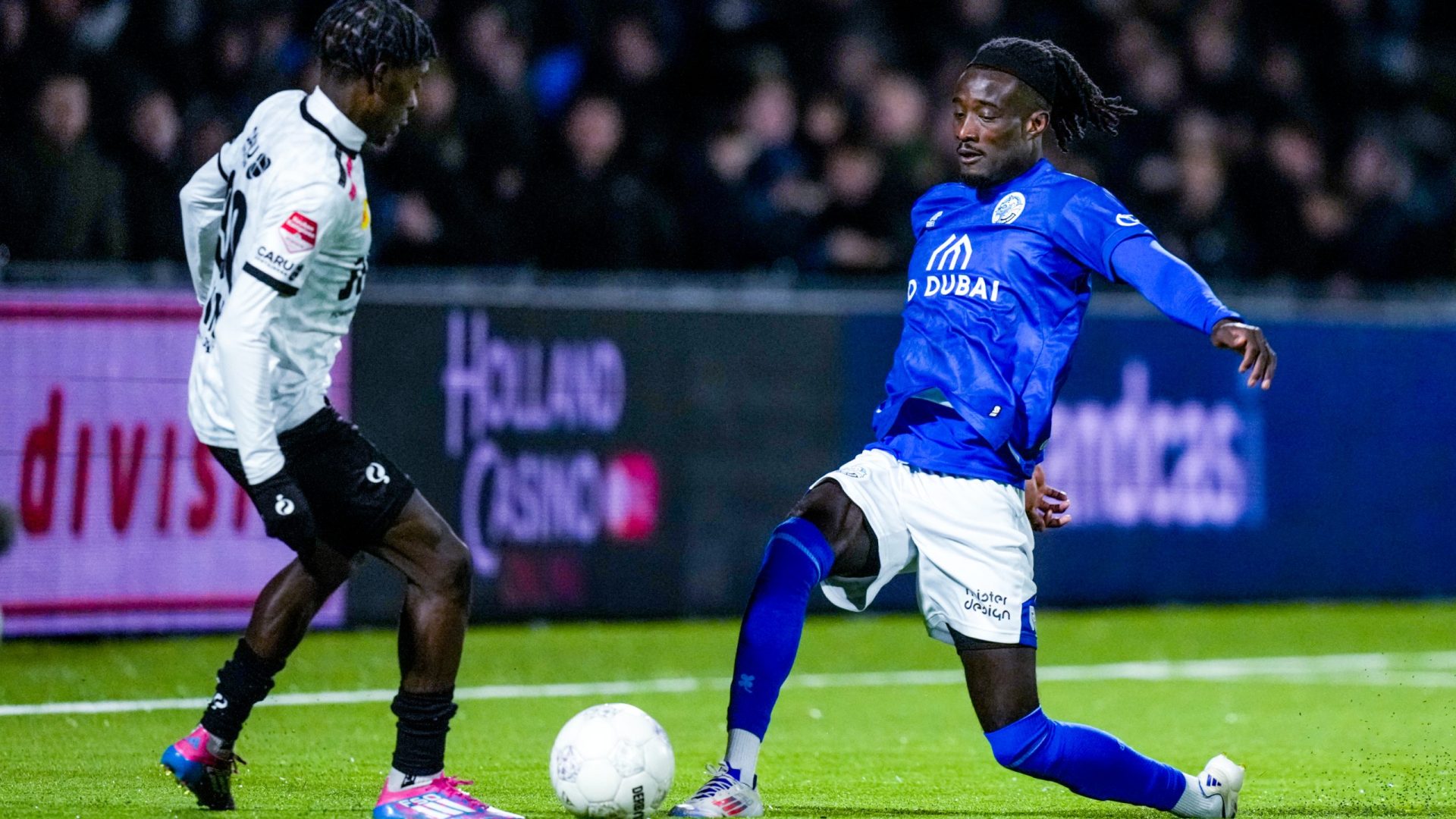 DEN BOSCH , 22-11-2024 , Stadium de Vliert , Season 2024 / 2025 , Football , Keuken Kampioen Divisie . Match between Den Bosch and Excelsior . FC Den Bosch player Kevin Monzialo